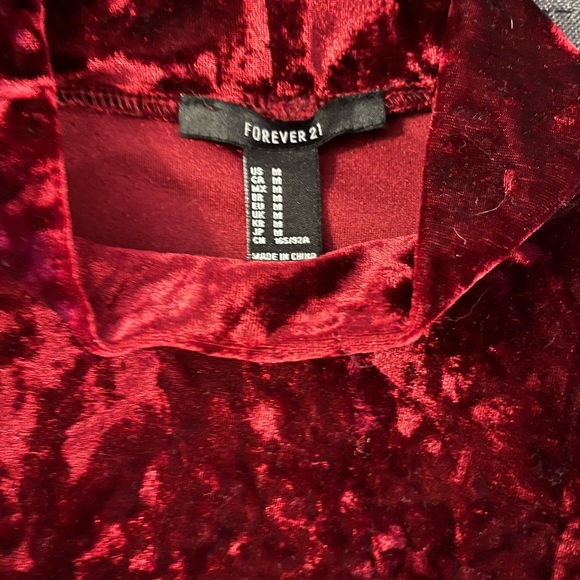 Forever 21 1990s inspired crushed red velvet shirt - Picture 2 of 3